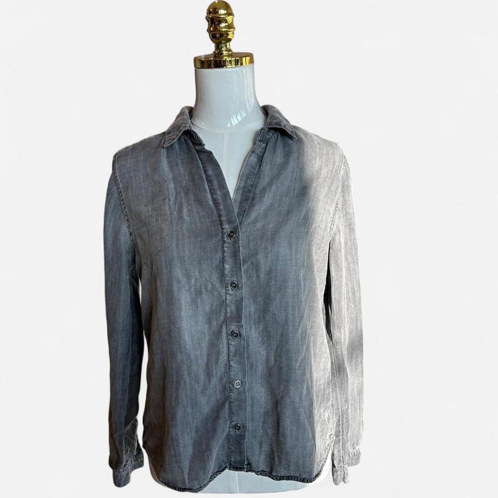 Grey brushed cotton button-up shirt with a‎ relaxed fit. Gunmetal buttons.